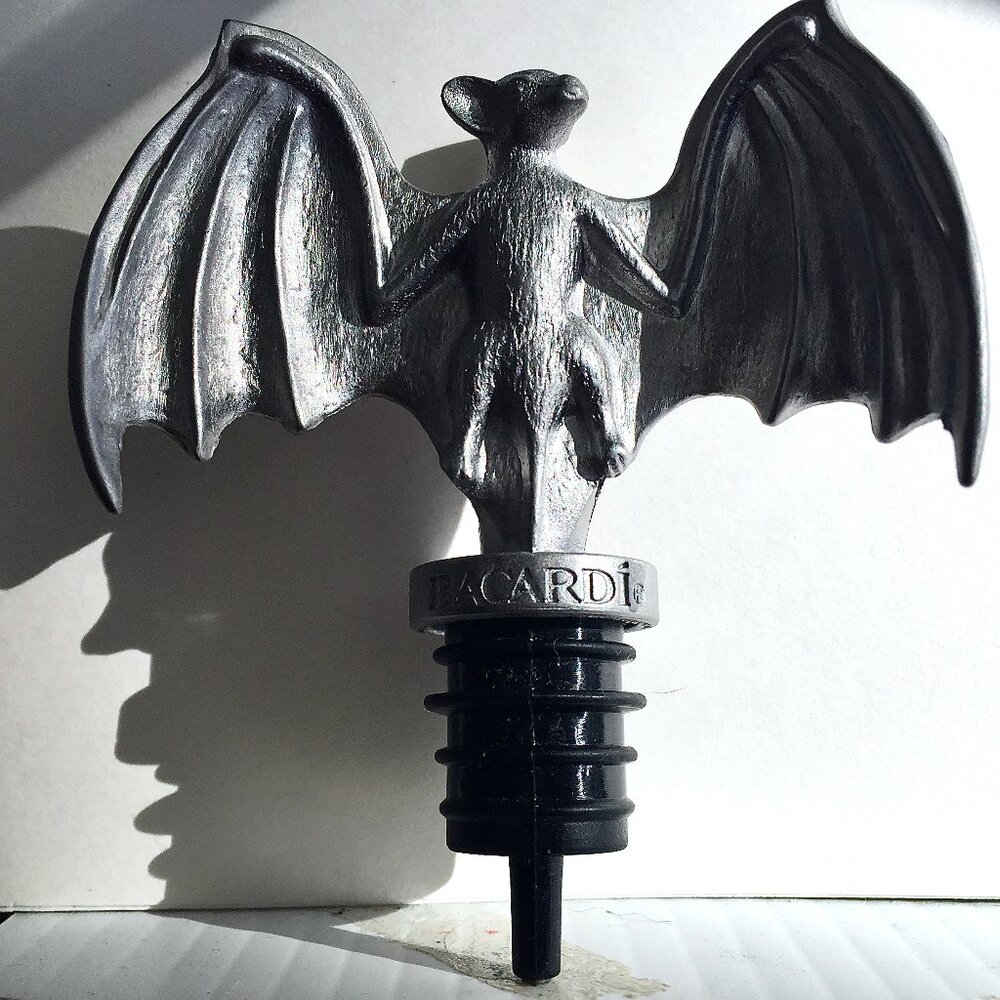 NEW COLLECTIBLE BACARDI/Stop Winged BAT Stainless Bottle Pour/Stopper